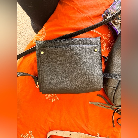 A new day black faux leather Crossbody with gold hardware - Picture 4 of 10